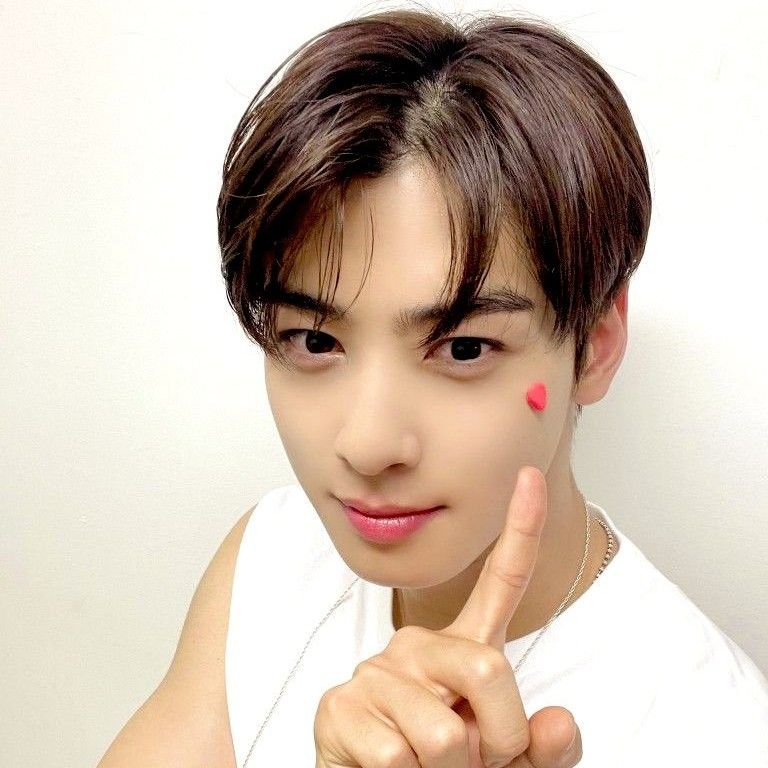 Foto terbaru dari Cha Eunwoo