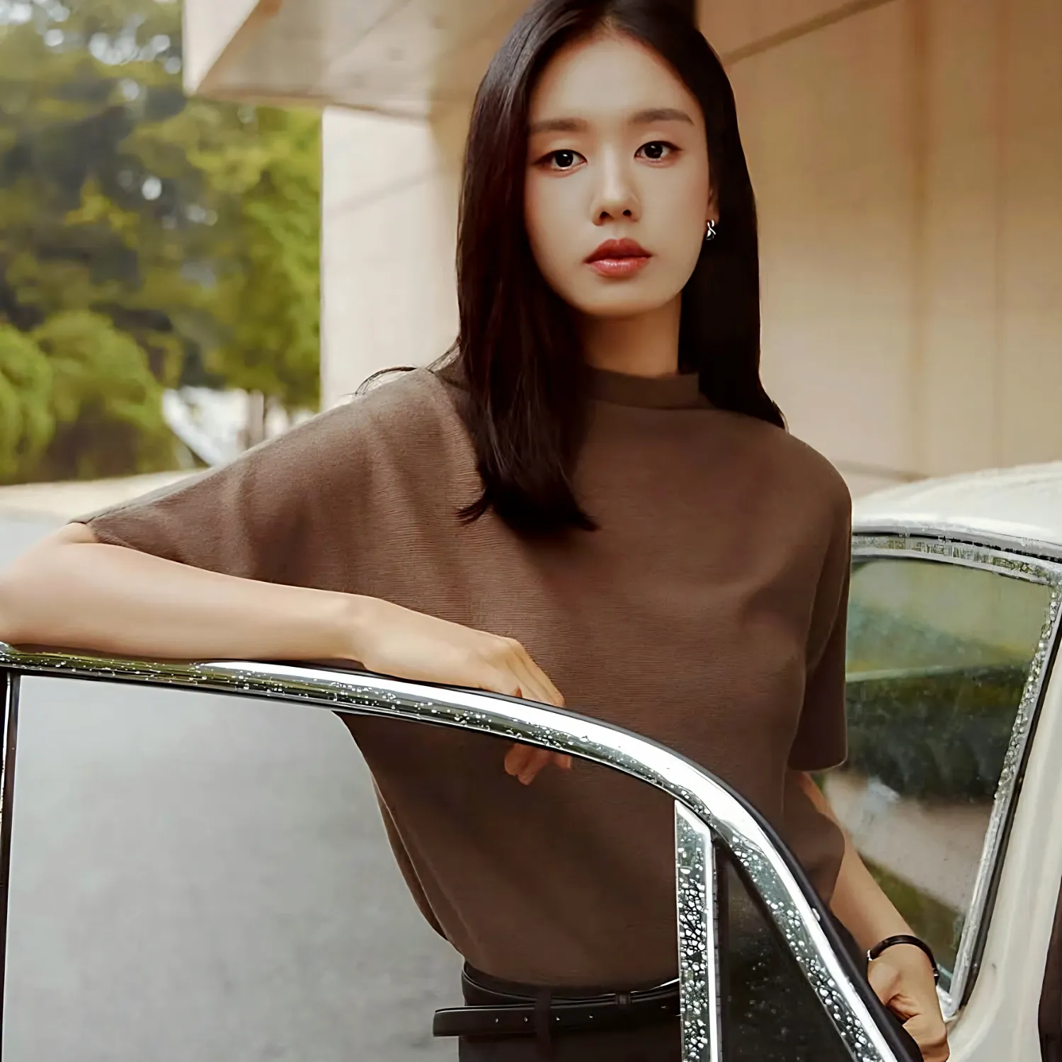 Behind-the-scenes cut of Ahn Eunjin