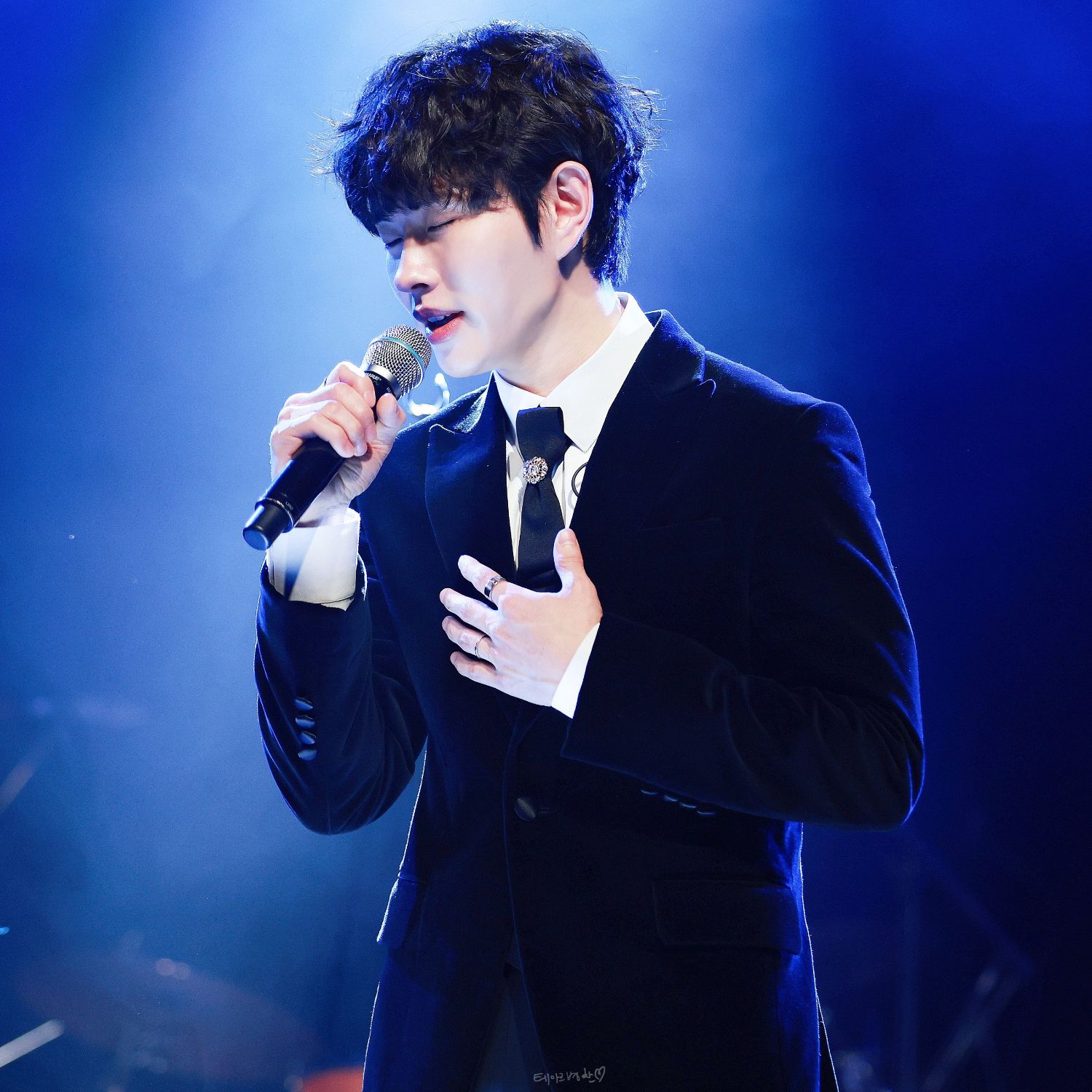 A moment captured by a fan of Lee Byeongchan