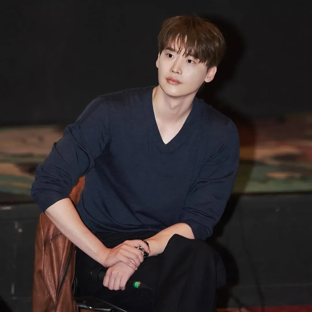 Recent activity shot of Lee Jongsuk