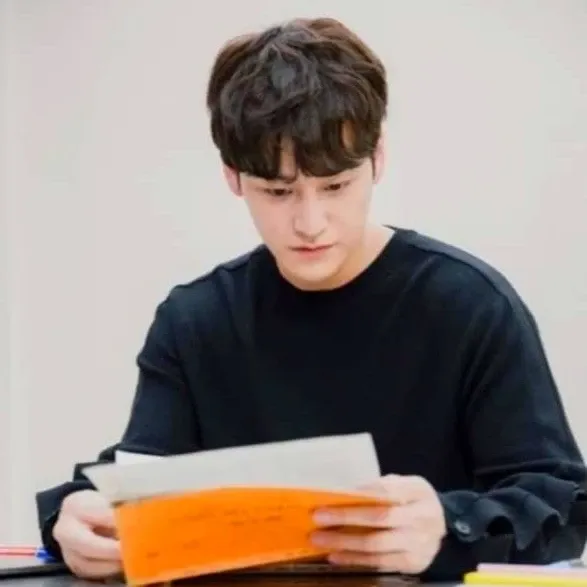 Behind-the-scenes cut of Kim Bum