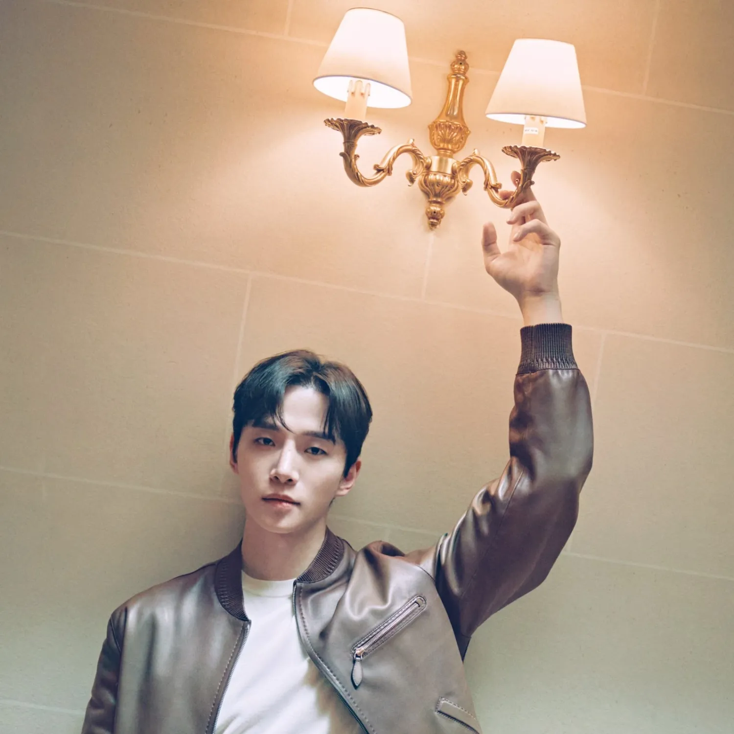 Behind-the-scenes cut of Lee Junho