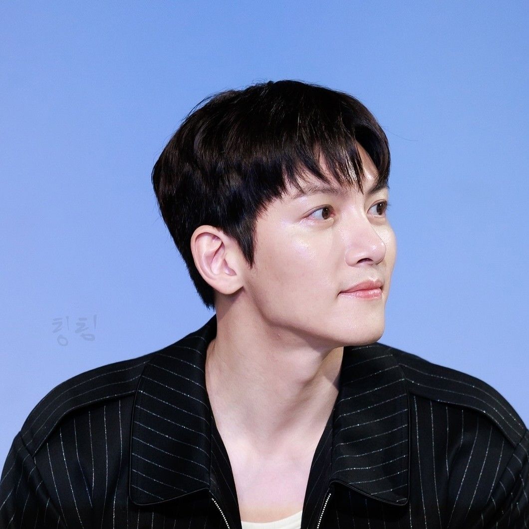 粉丝拍下的池昌旭瞬间