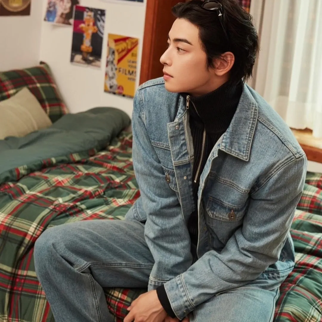 Latest photo of Cha Eunwoo
