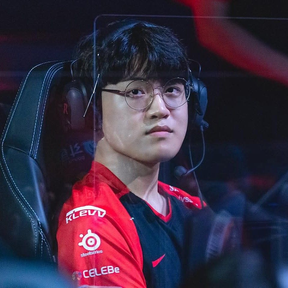 Behind-the-scenes cut of Gumayusi