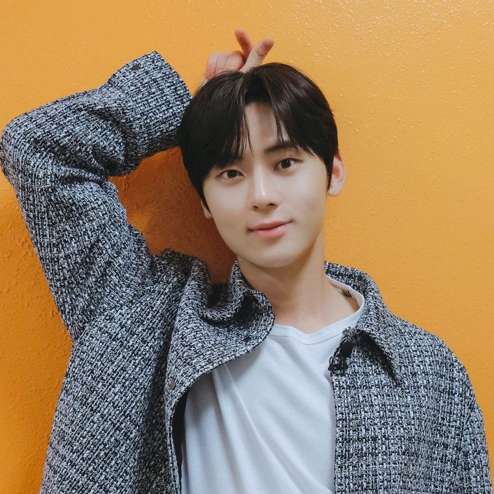 Behind-the-scenes cut of Hwang Minhyun