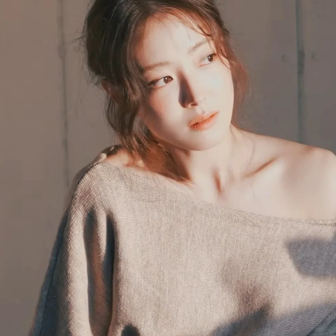 Behind-the-scenes cut of Lee Seyoung