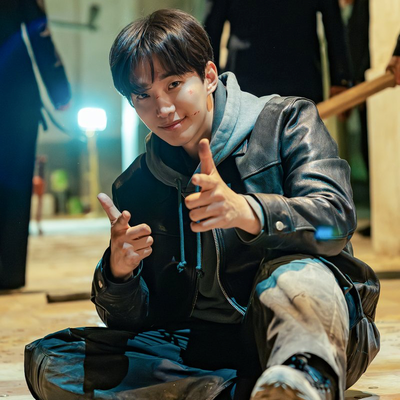 Behind-the-scenes cut of Lee Junho