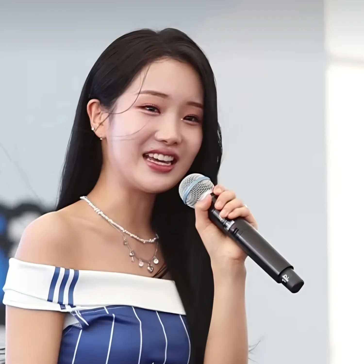 Behind-the-scenes cut of Kim Soyeon (2004)