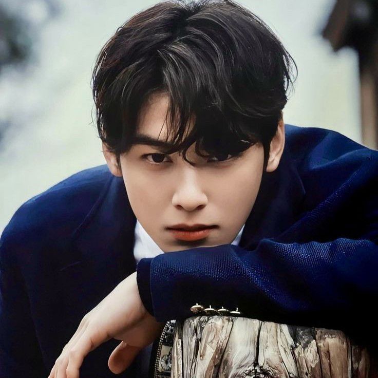 Latest photo of Cha Eunwoo