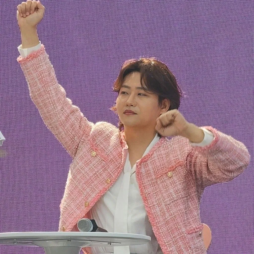 A moment captured by a fan of Min Soohyun