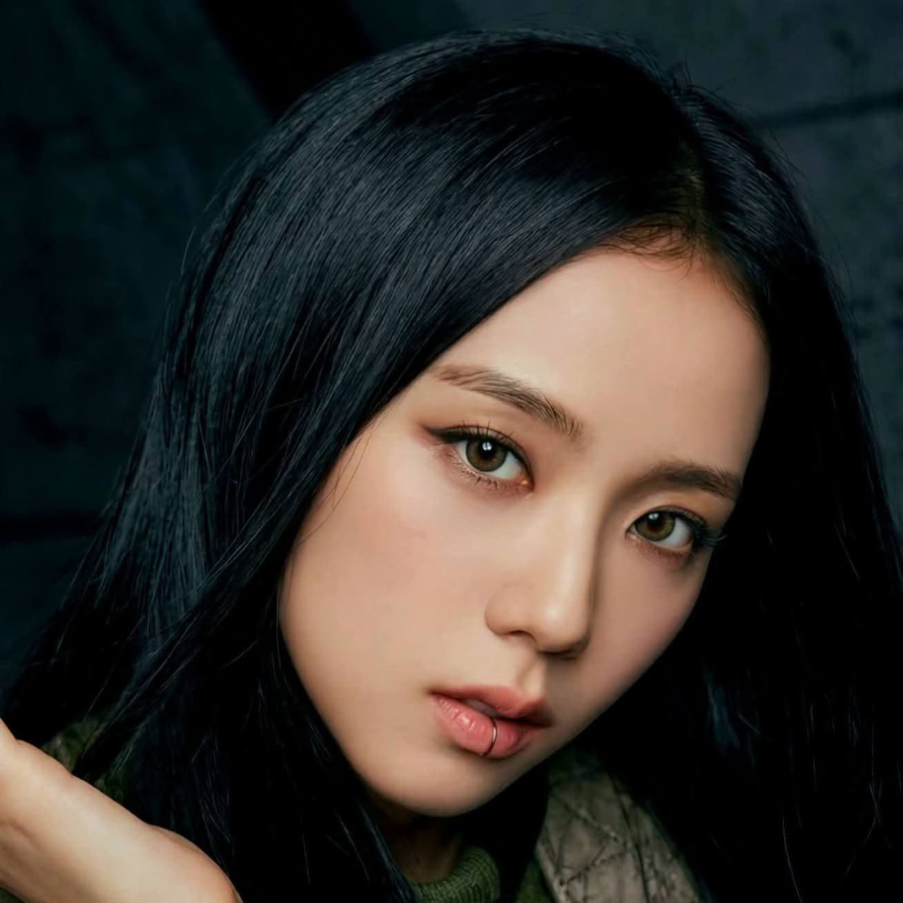 Latest photo of Jisoo (1995)