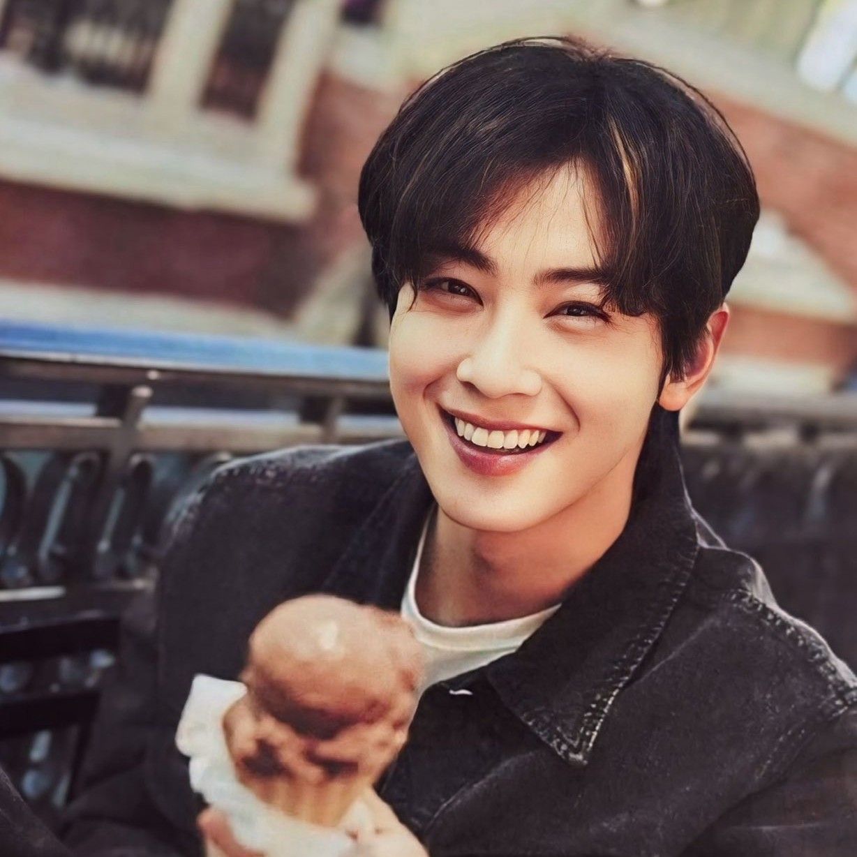 Recent activity shot of Cha Eunwoo