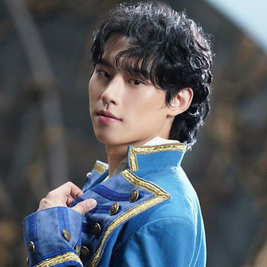 Behind-the-scenes cut of Kim Sungcheol