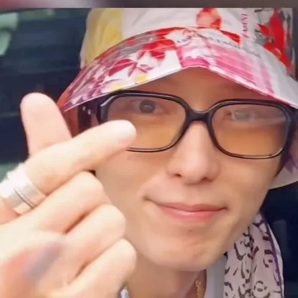 Behind-the-scenes cut of Lee Joongi