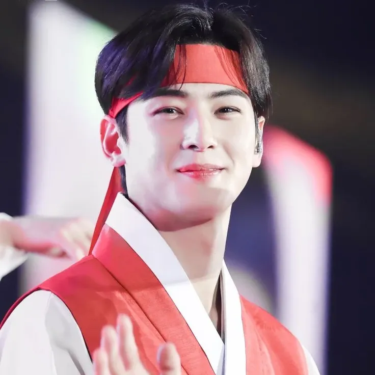 Behind-the-scenes cut of Cha Eunwoo