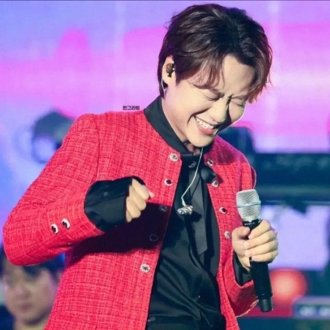 A moment captured by a fan of Min Soohyun
