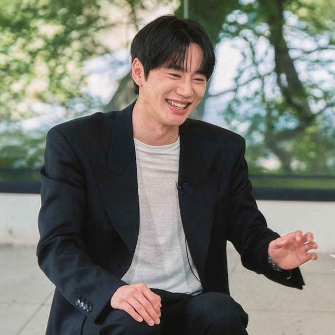 Behind-the-scenes cut of Lee Junyoung