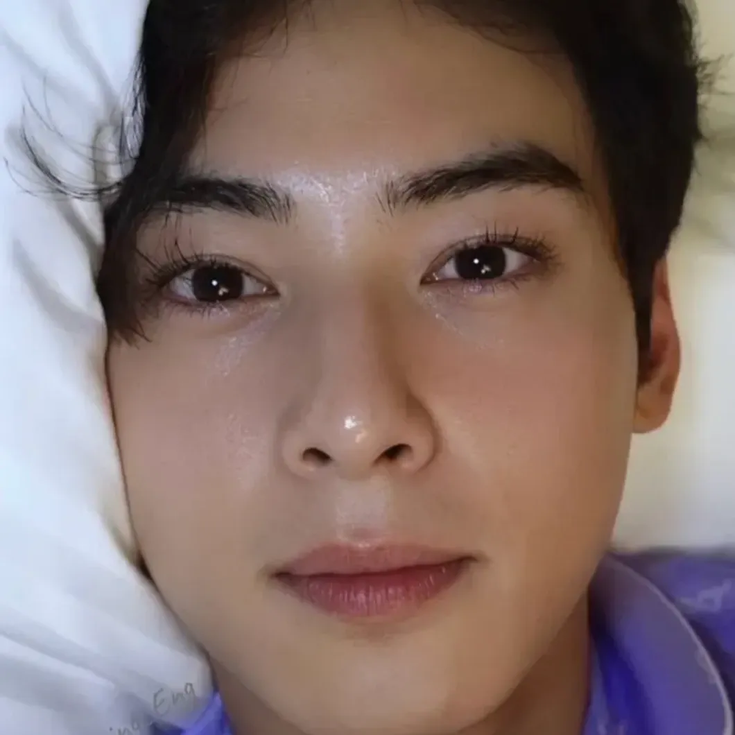 A moment captured by a fan of Cha Eunwoo