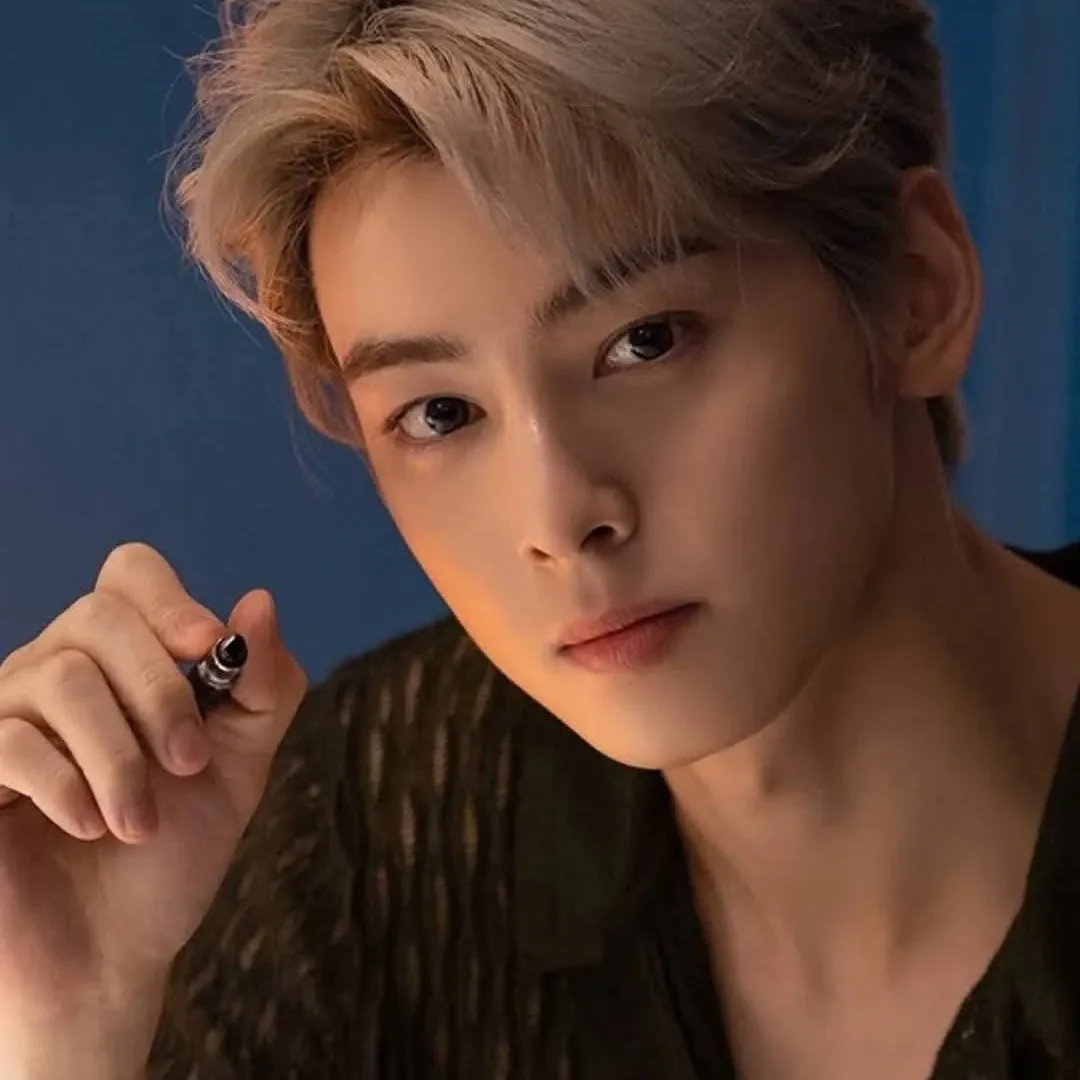 Recent activity shot of Cha Eunwoo