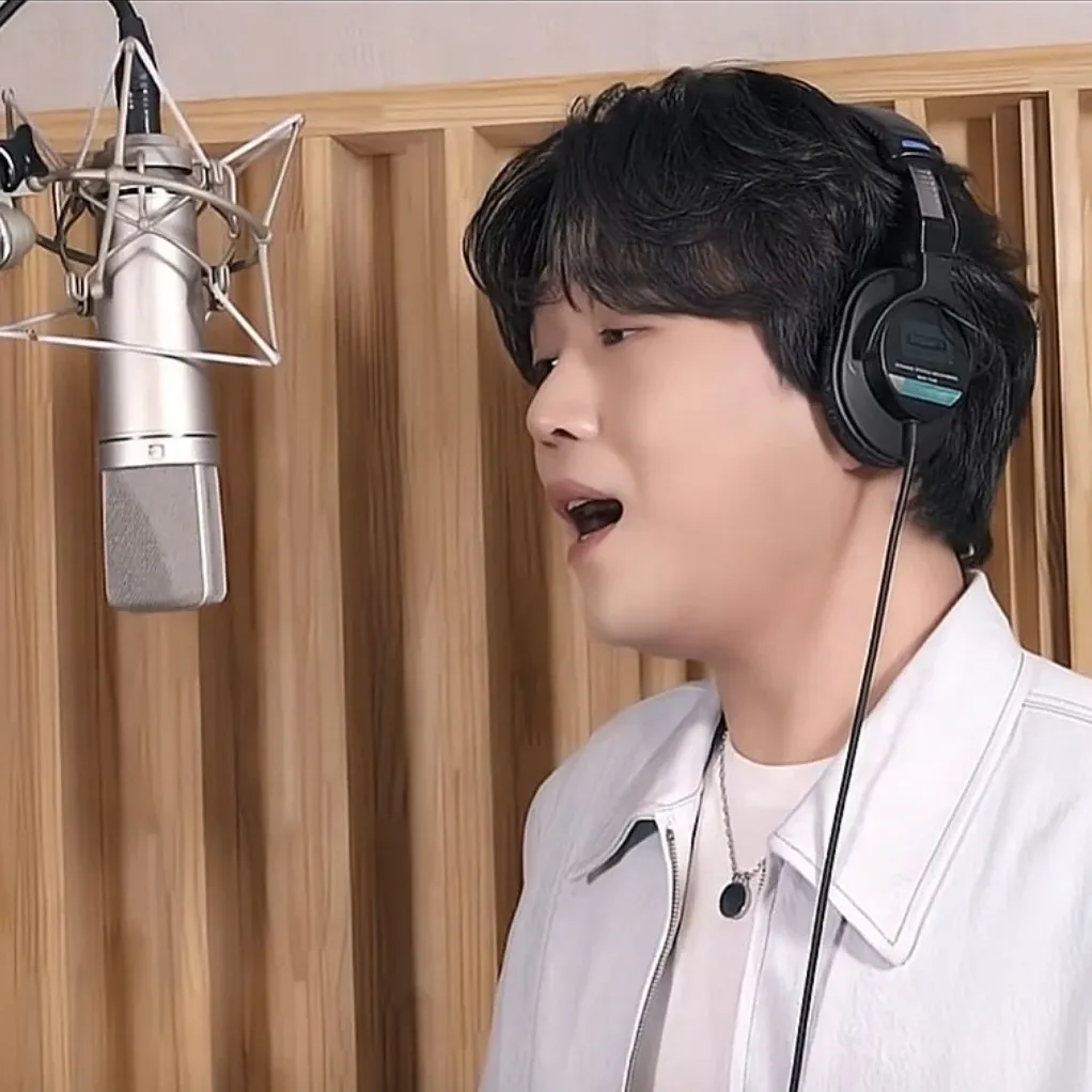 Behind-the-scenes cut of Hwang Youngwoong