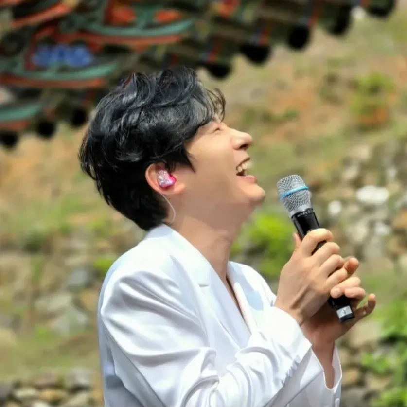 A moment captured by a fan of Kang Moonkyung