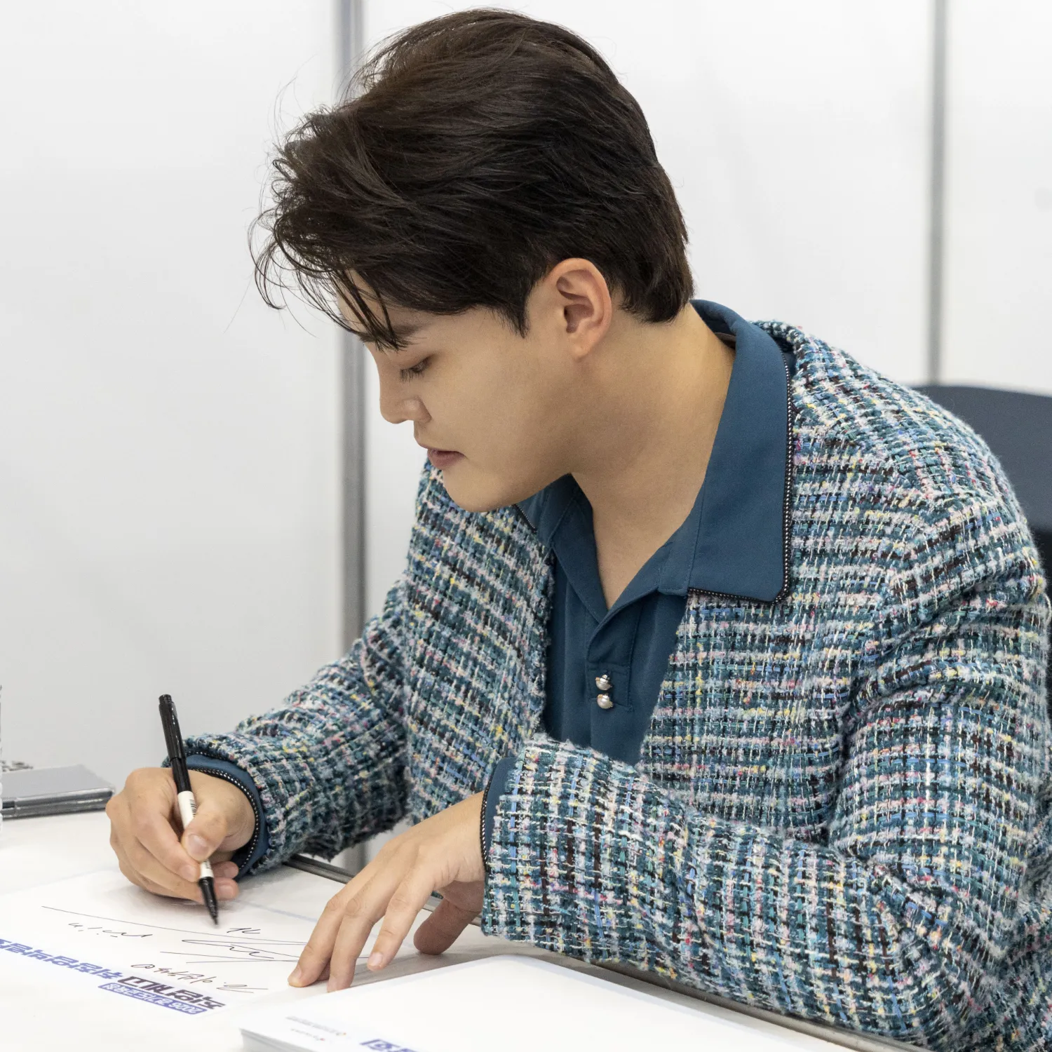 A moment captured by a fan of Kim Kyungmin