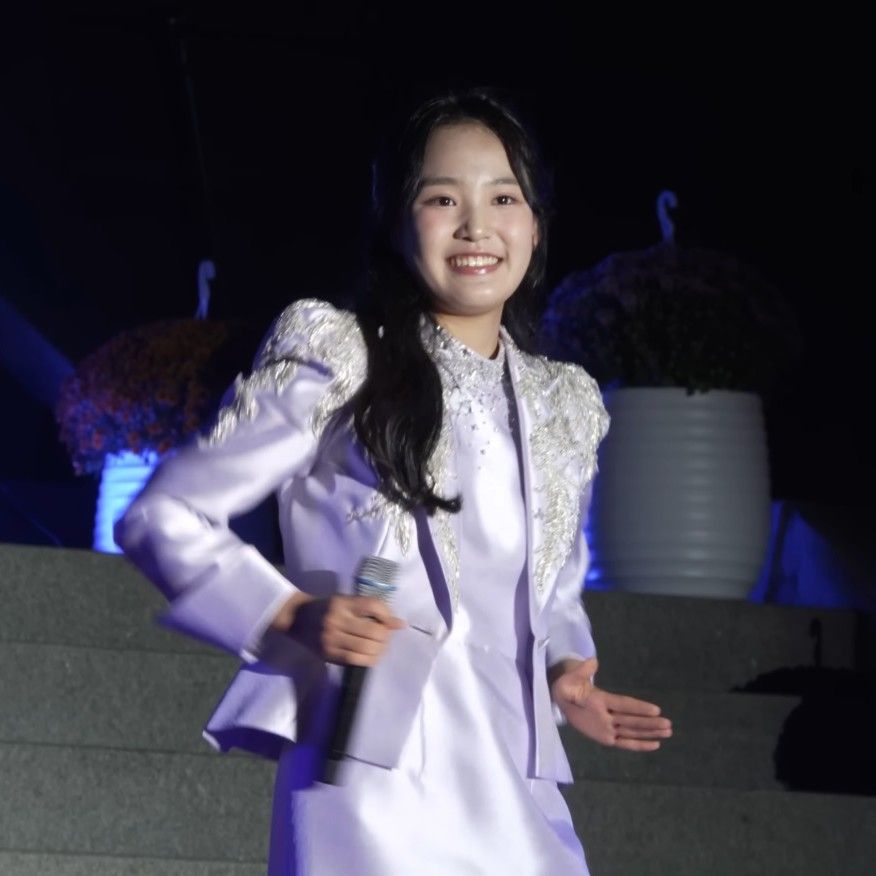 A moment captured by a fan of Kim Taeyeon