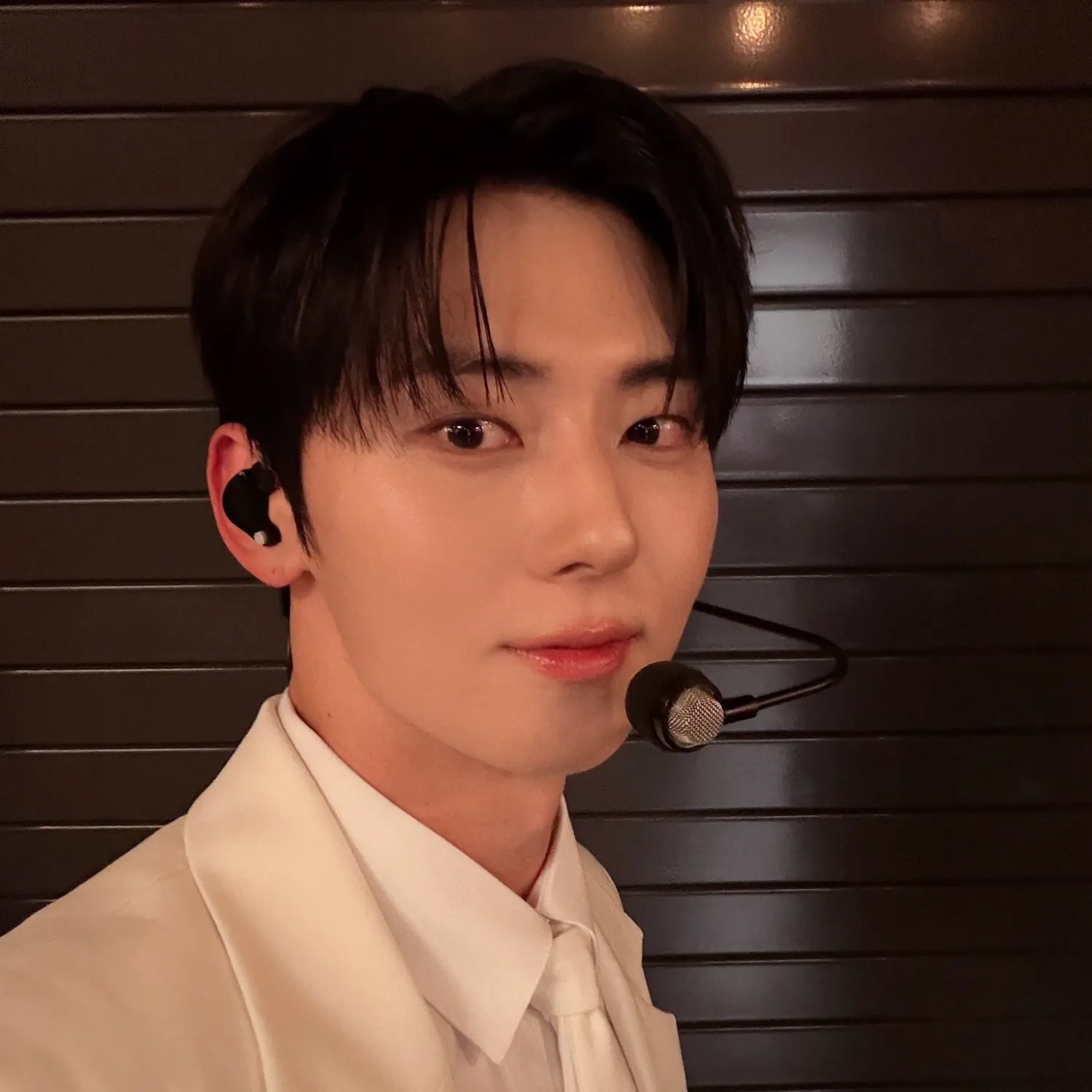 A moment captured by a fan of Hwang Minhyun