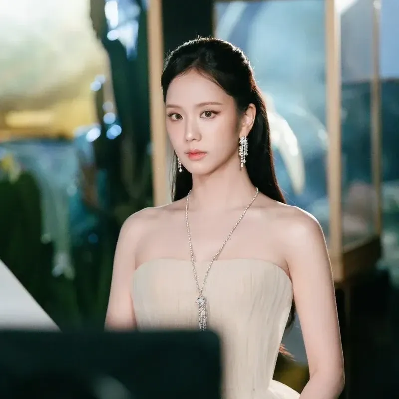 Recent activity shot of Jisoo (1995)