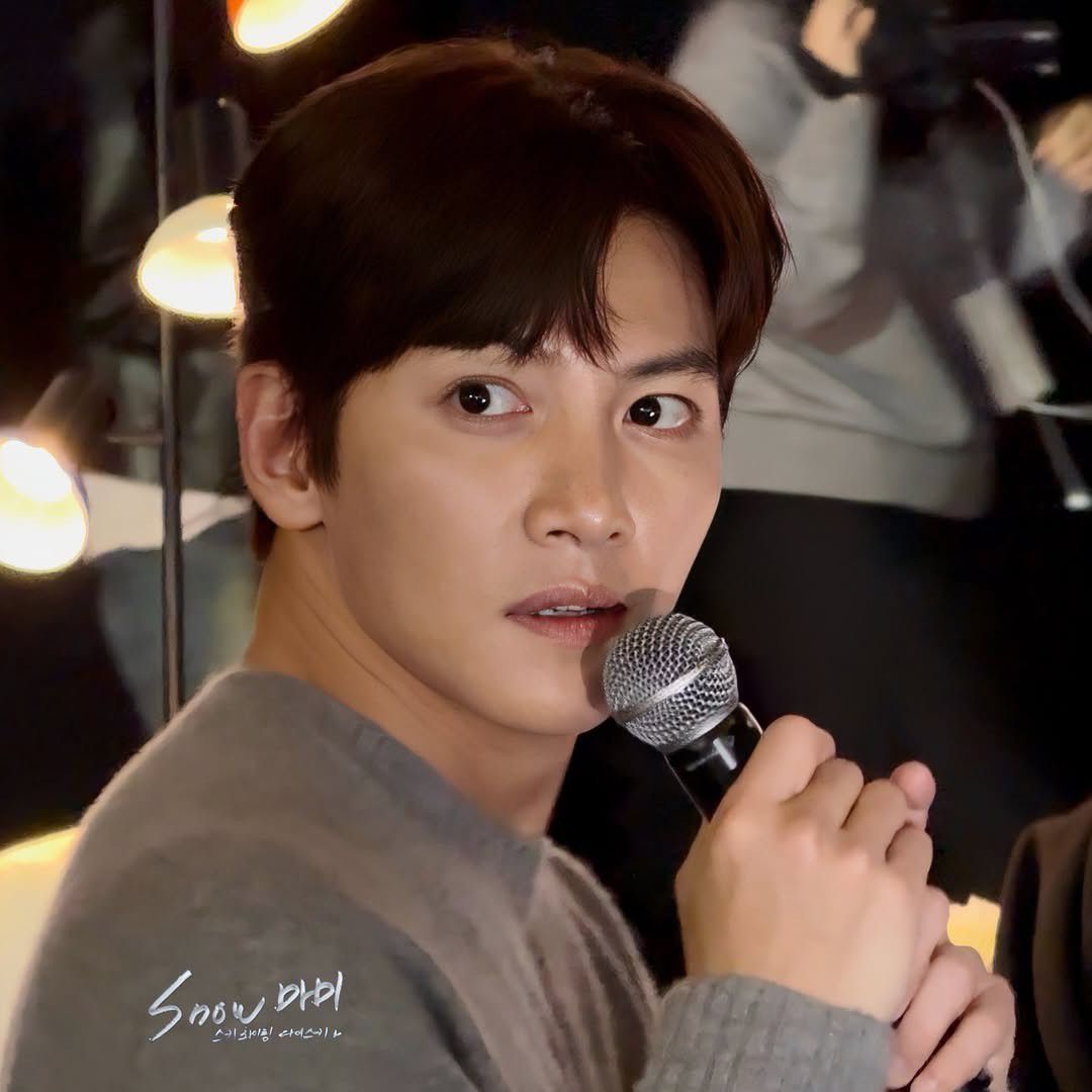 A moment captured by a fan of Ji Changwook