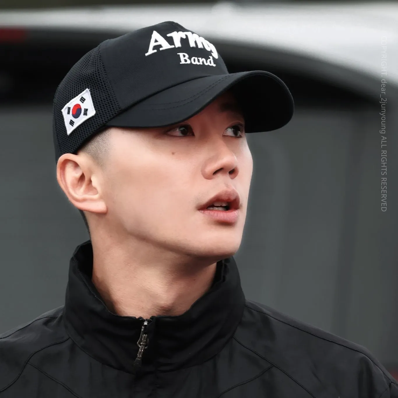 Behind-the-scenes cut of Lee Junyoung
