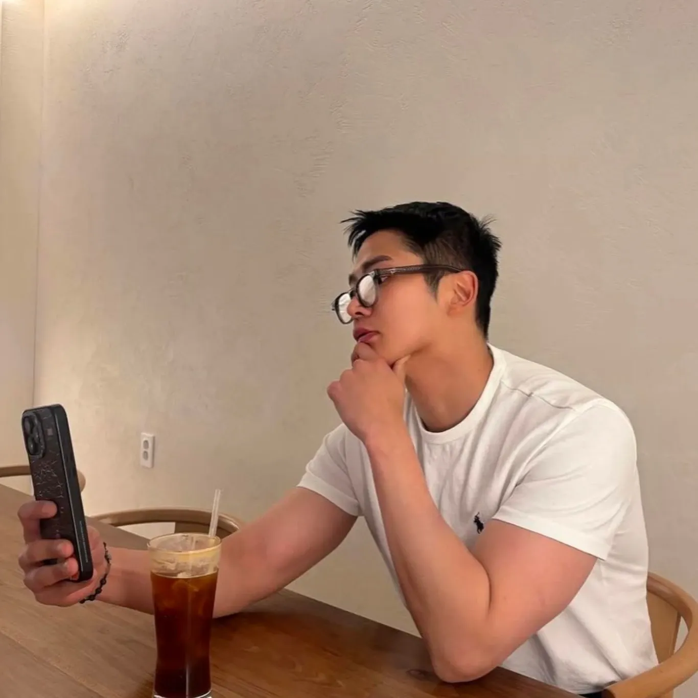 Momen yang diabadikan oleh penggemar Rowoon