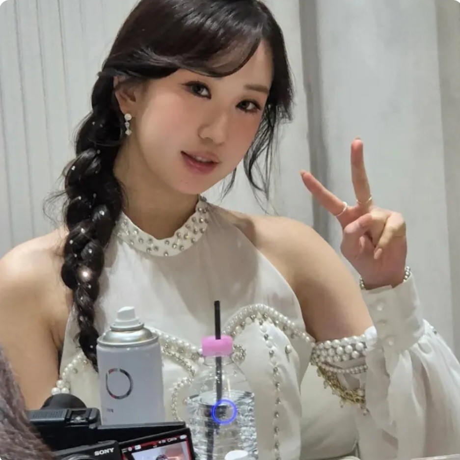 Cuplikan di balik layar dari Jeon Yujin