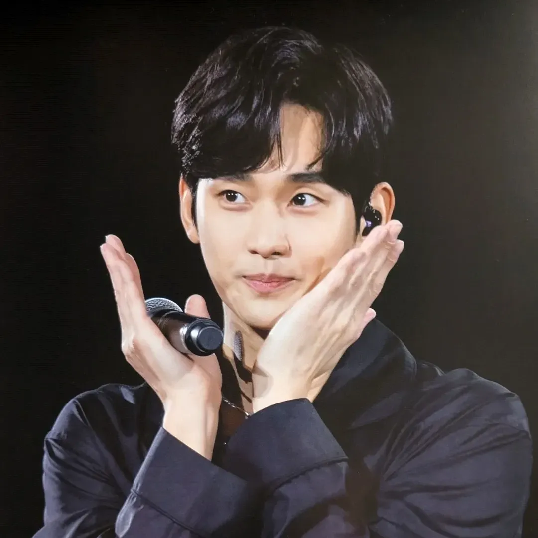 A moment captured by a fan of Kim Soohyun