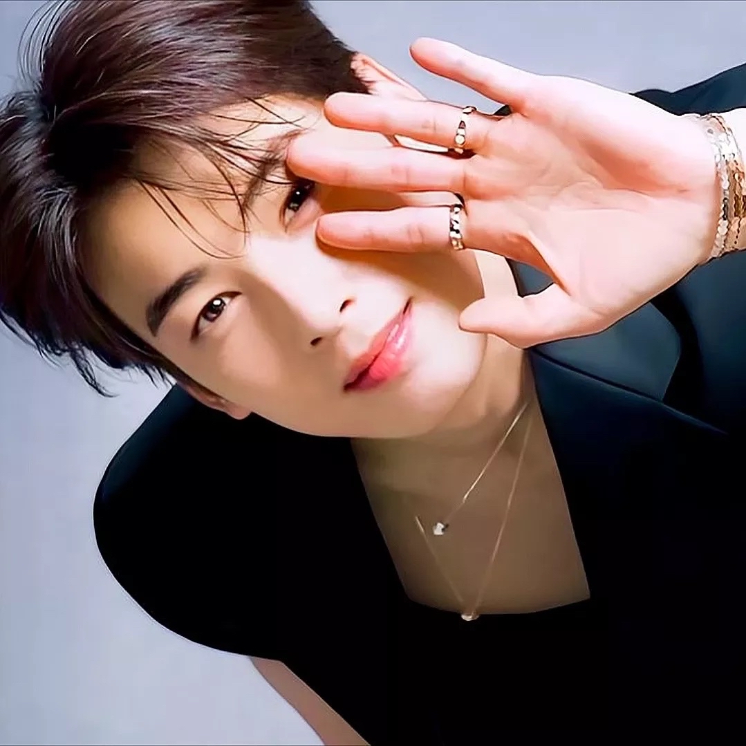 Behind-the-scenes cut of Cha Eunwoo