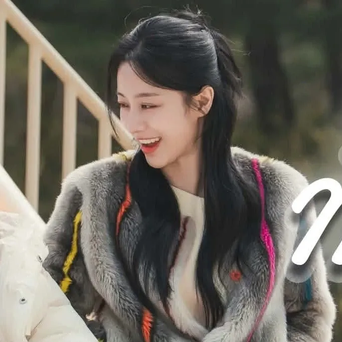 Behind-the-scenes cut of Kang Minah