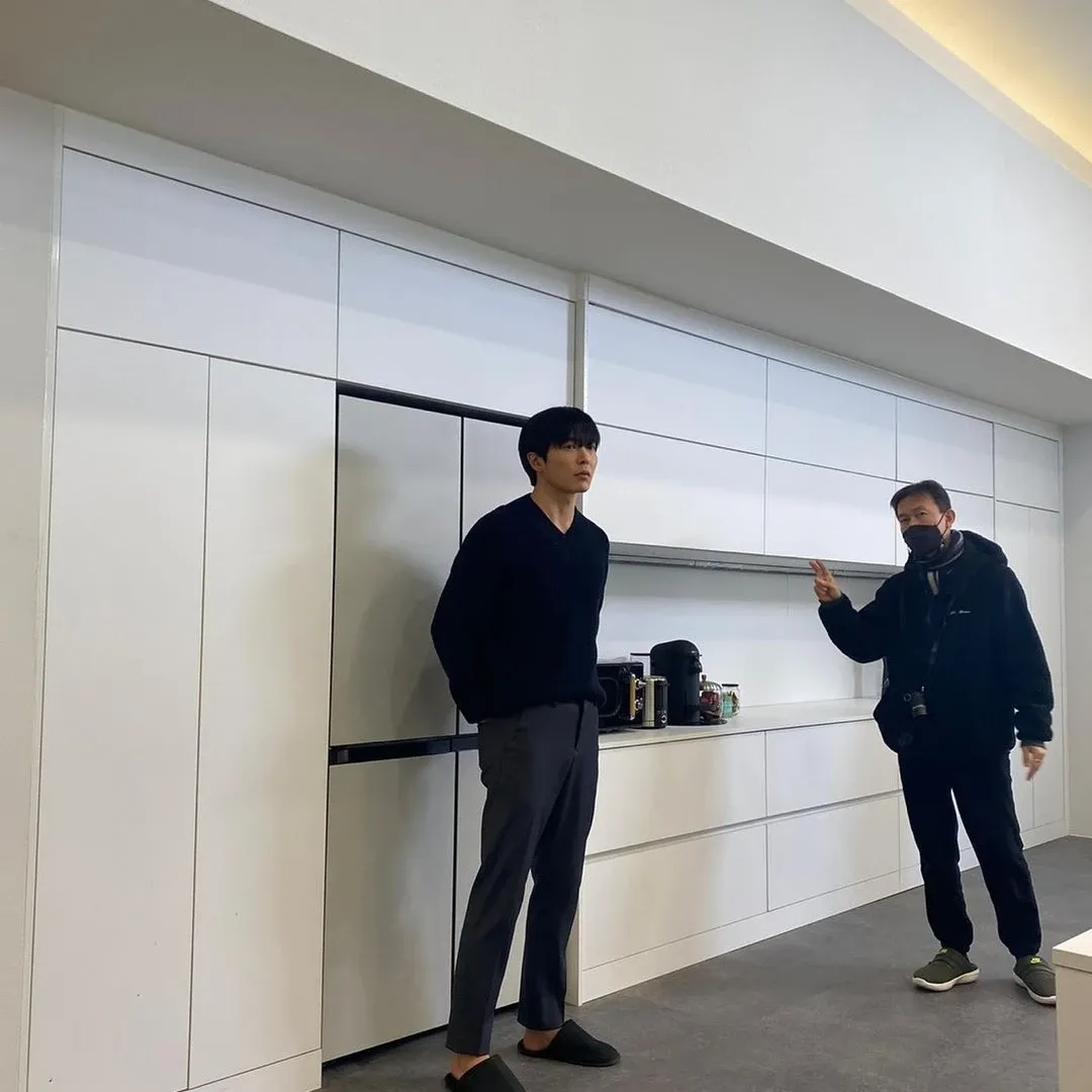 粉丝拍下的金材昱瞬间