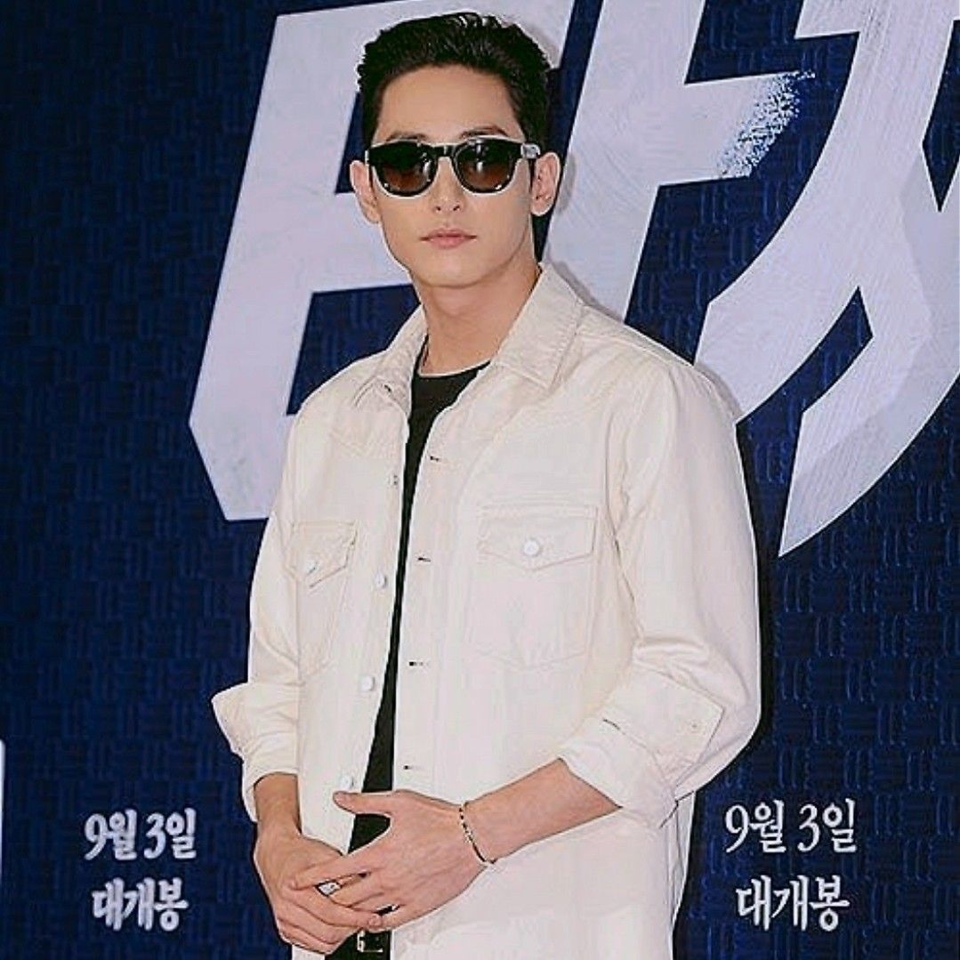 Behind-the-scenes cut of Lee Soohyuk