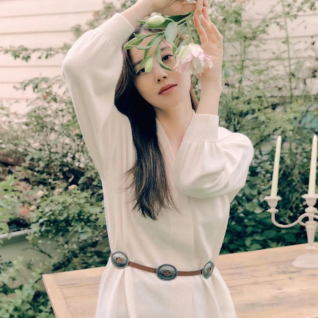 Behind-the-scenes cut of Moon Chaewon