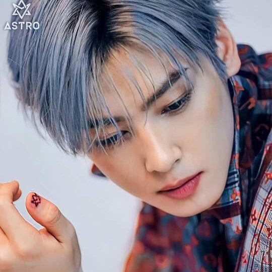 Behind-the-scenes cut of Cha Eunwoo