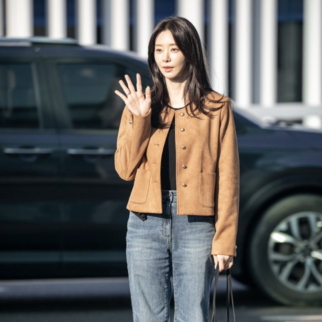 Behind-the-scenes cut of Lee Joobeen