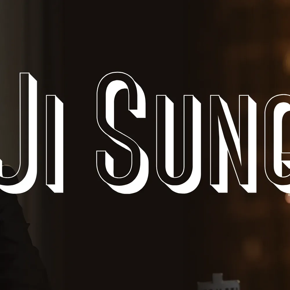 Behind-the-scenes cut of Ji Sung