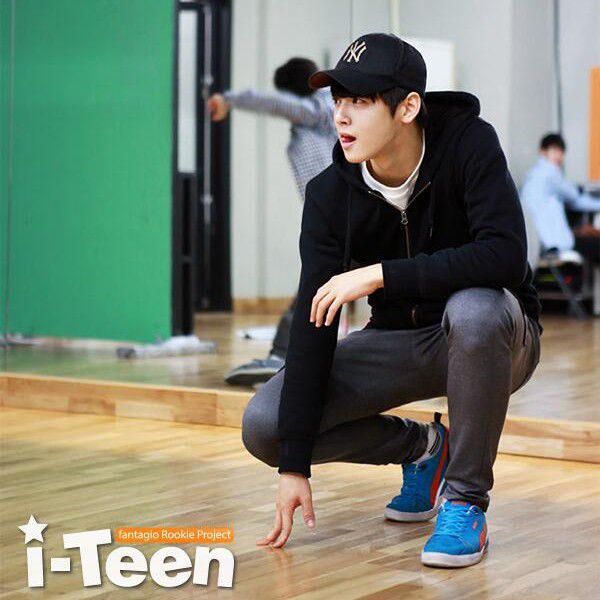 A moment captured by a fan of Cha Eunwoo