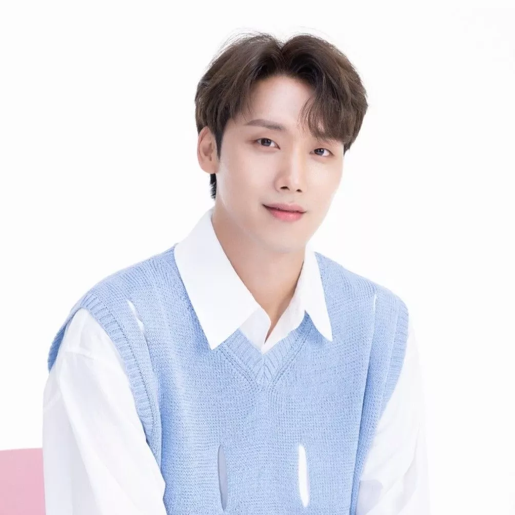 Behind-the-scenes cut of Choi Woojin