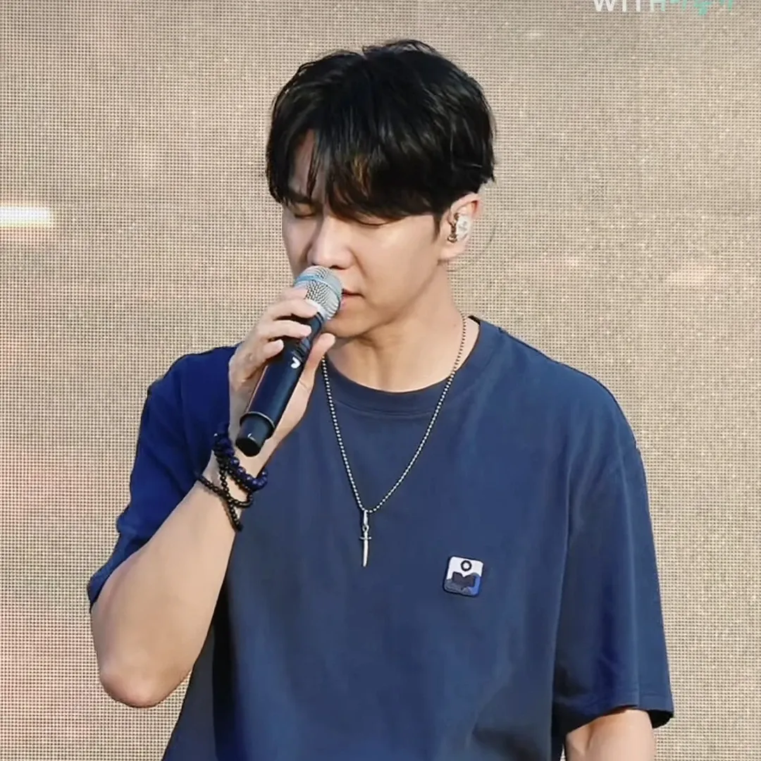 Momen yang diabadikan oleh penggemar Lee Seunggi