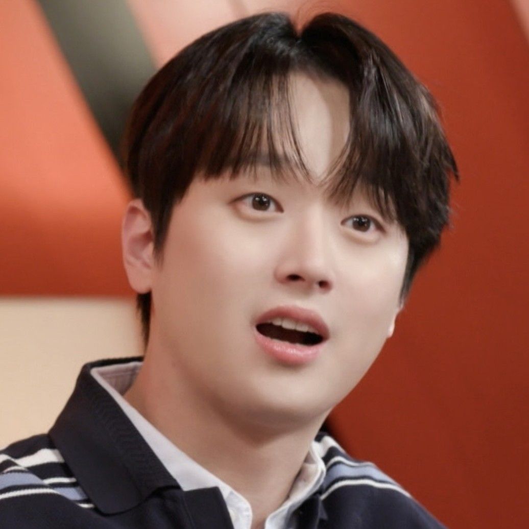 粉丝拍下的李灿元瞬间