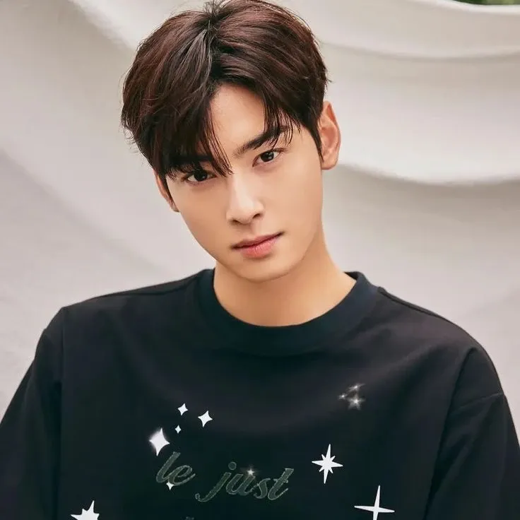 Recent activity shot of Cha Eunwoo