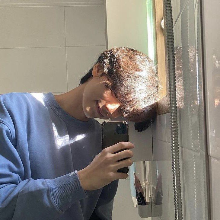 Behind-the-scenes cut of Lee Chaemin