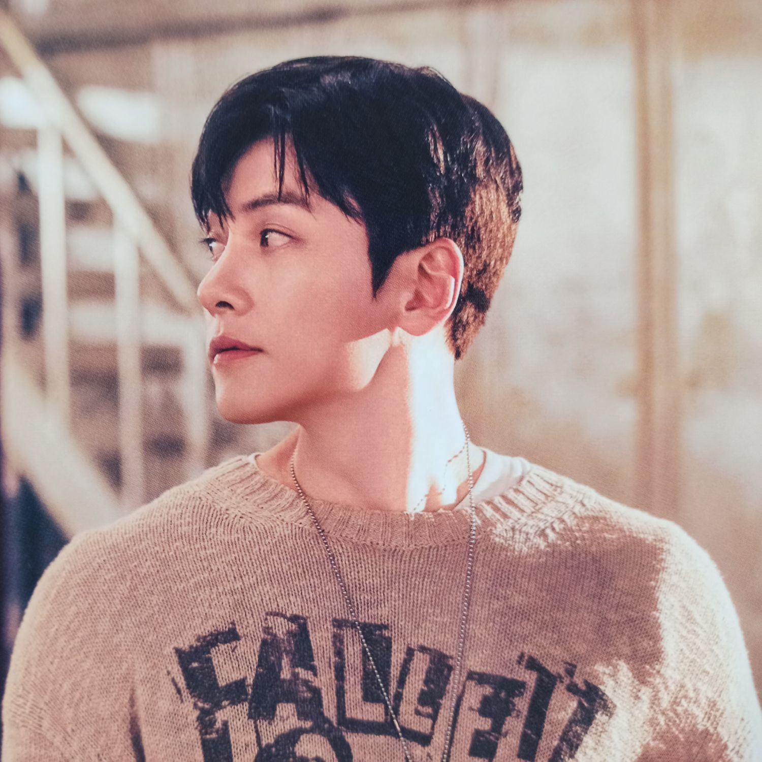 Behind-the-scenes cut of Ji Changwook